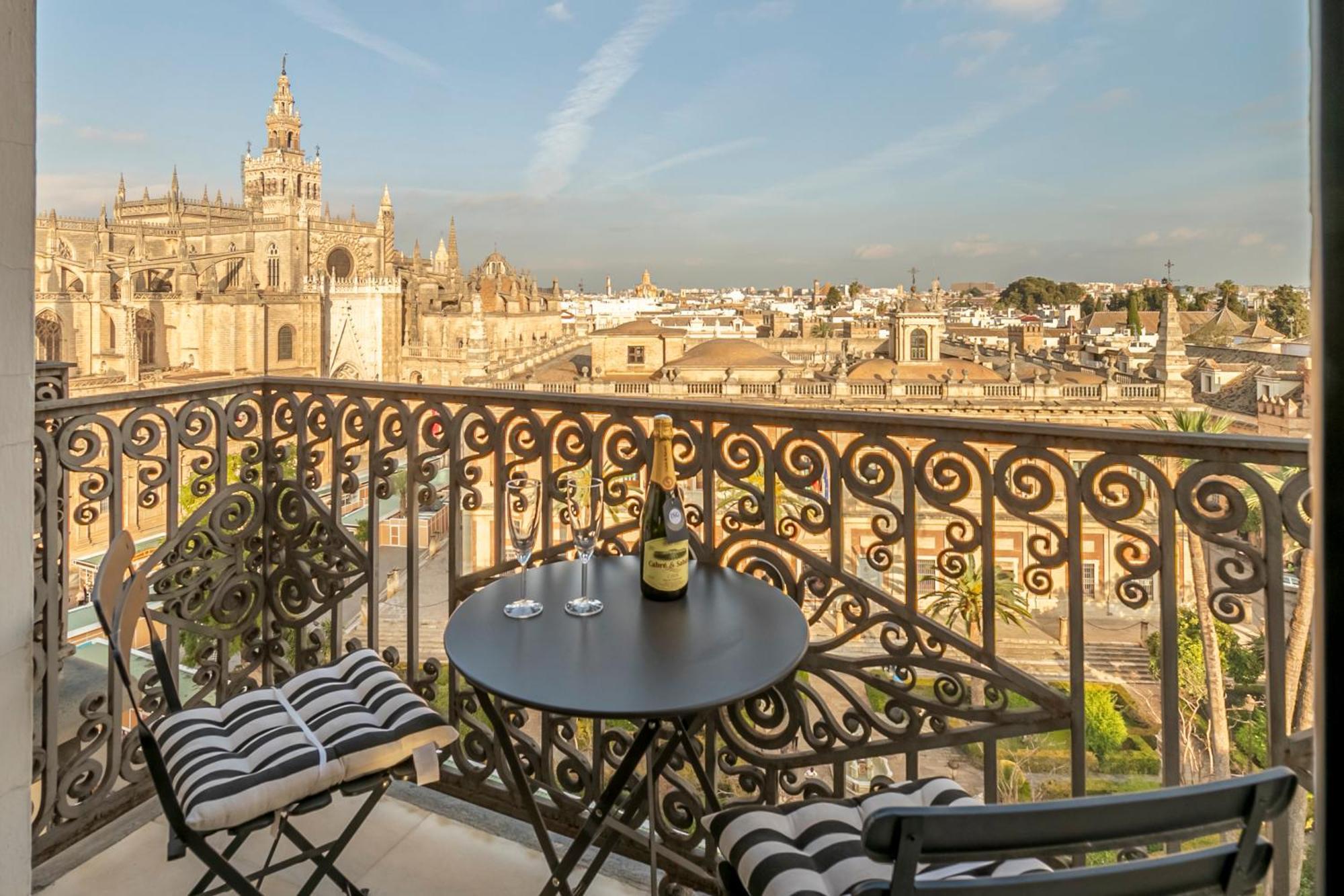Isg Apartments The Most Exclusive Apartment In Sevillaparking Eksteriør billede