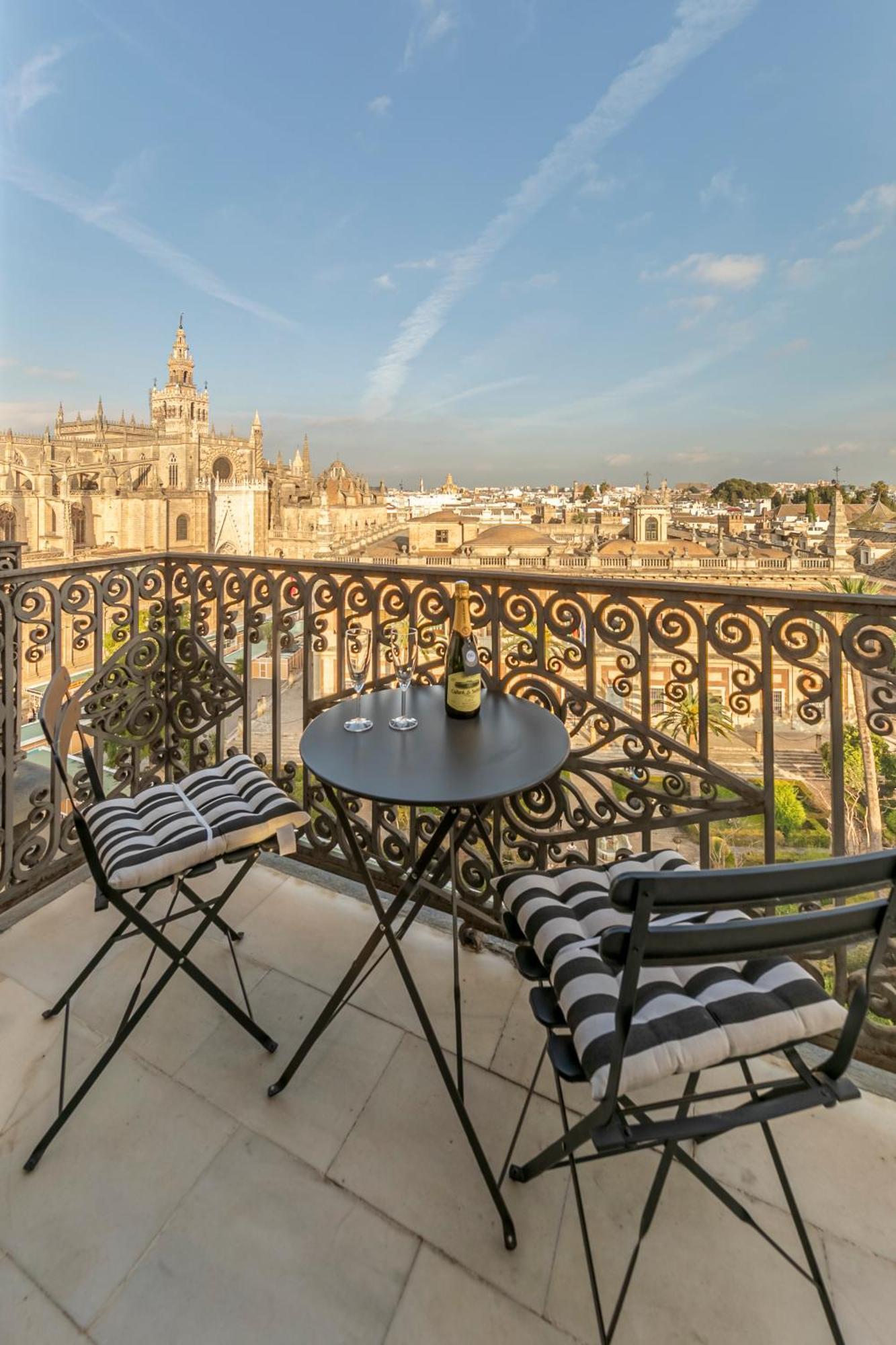 Isg Apartments The Most Exclusive Apartment In Sevillaparking Eksteriør billede