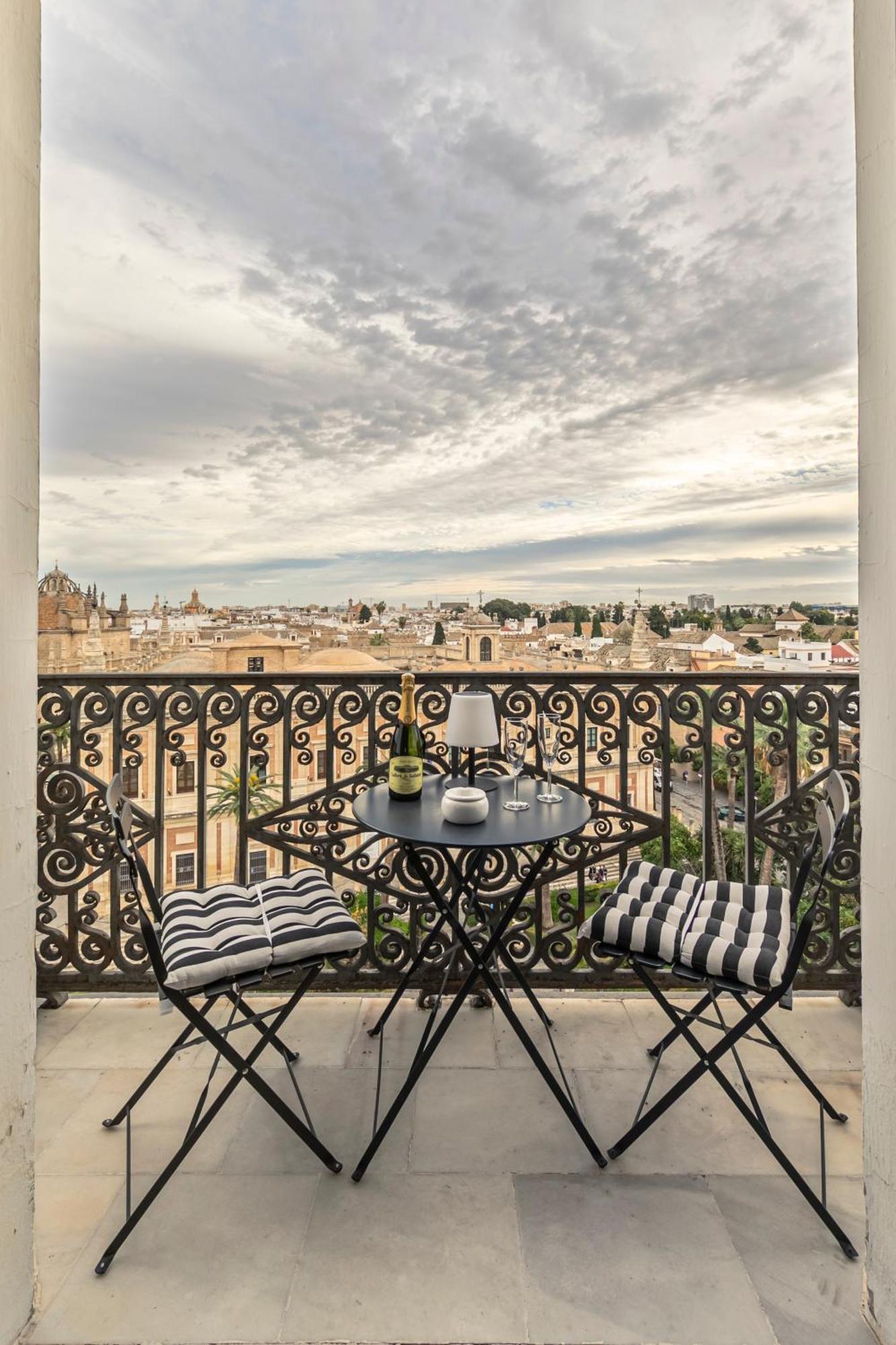 Isg Apartments The Most Exclusive Apartment In Sevillaparking Eksteriør billede