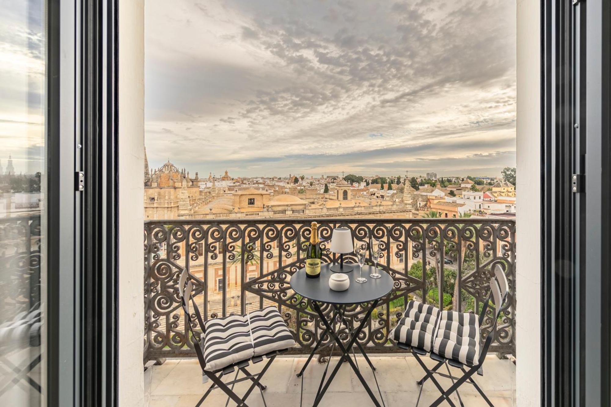 Isg Apartments The Most Exclusive Apartment In Sevillaparking Eksteriør billede